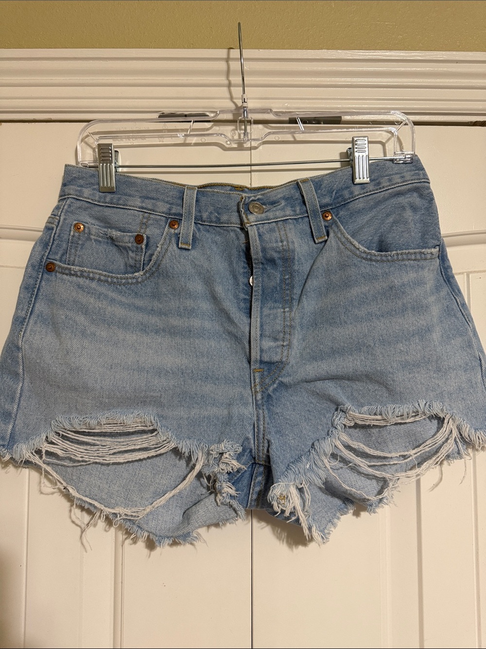 Levi's 501 high rise Women’s Blue Distressed Denim button up shorts✨W29